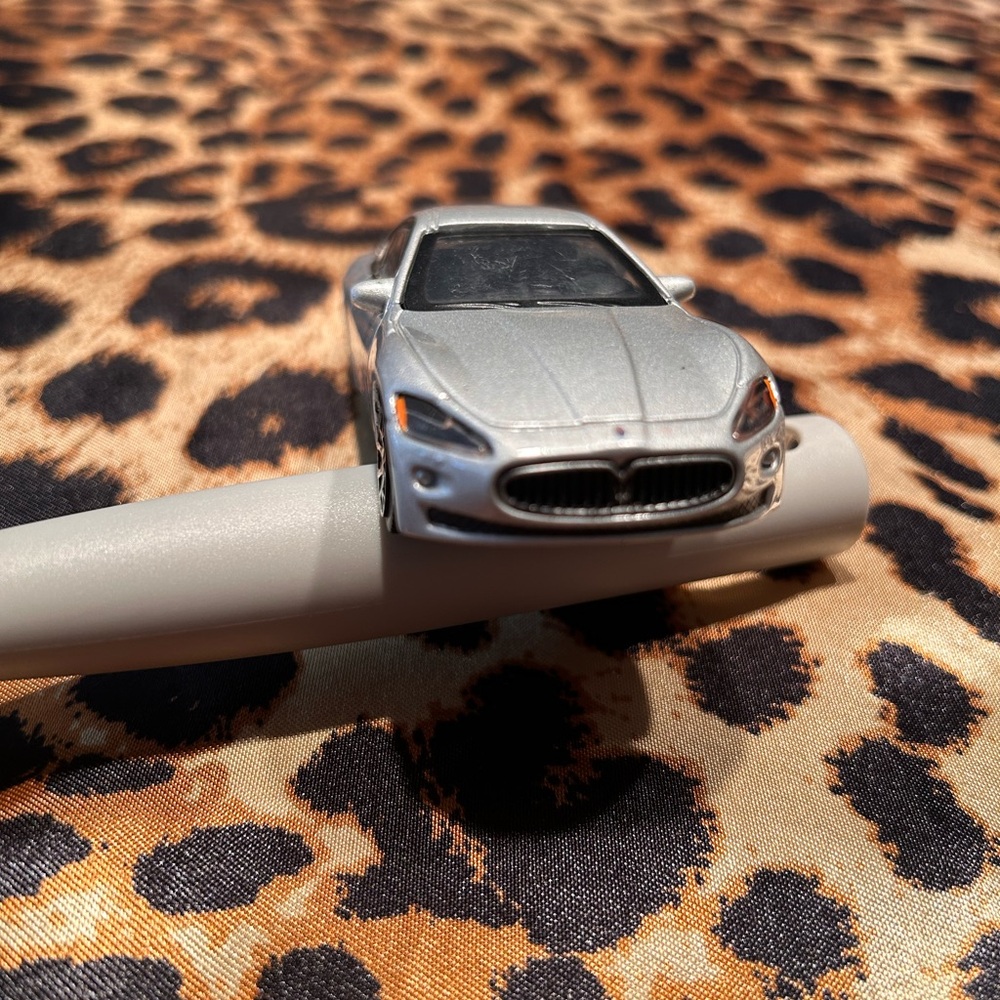 Burago Maserati Gran Turismo Silver 1:43 Scale Diecast Model Car - Picture 2 of 8